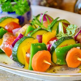 Цветни зеленчукови шишчета