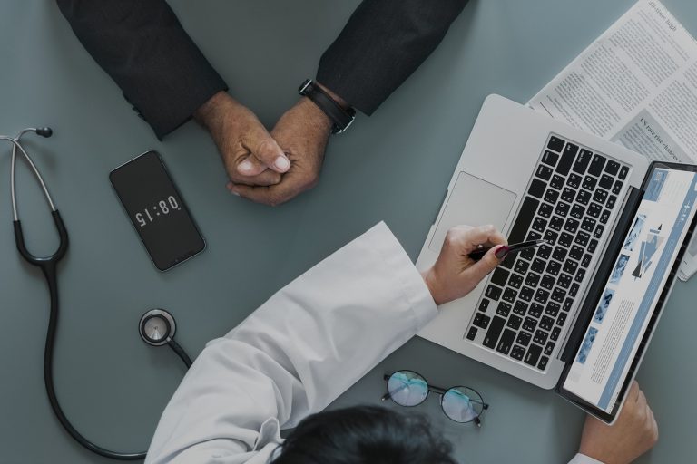 computer-3343887_1920 Снимка на rawpixel от Pixabay