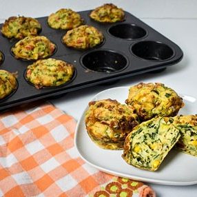 Солени кексчета със спанак и червена чушка